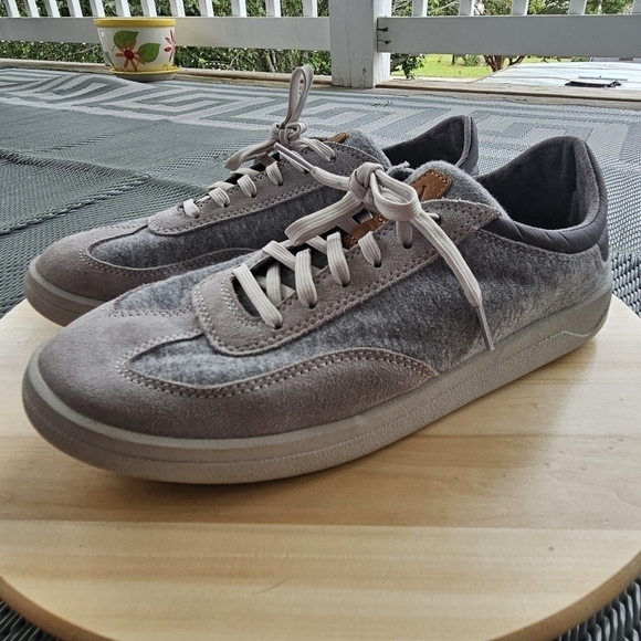 Pūliki Lace-Up Sneaker (Men)OluKai Size 9 - Picture 1 of 13